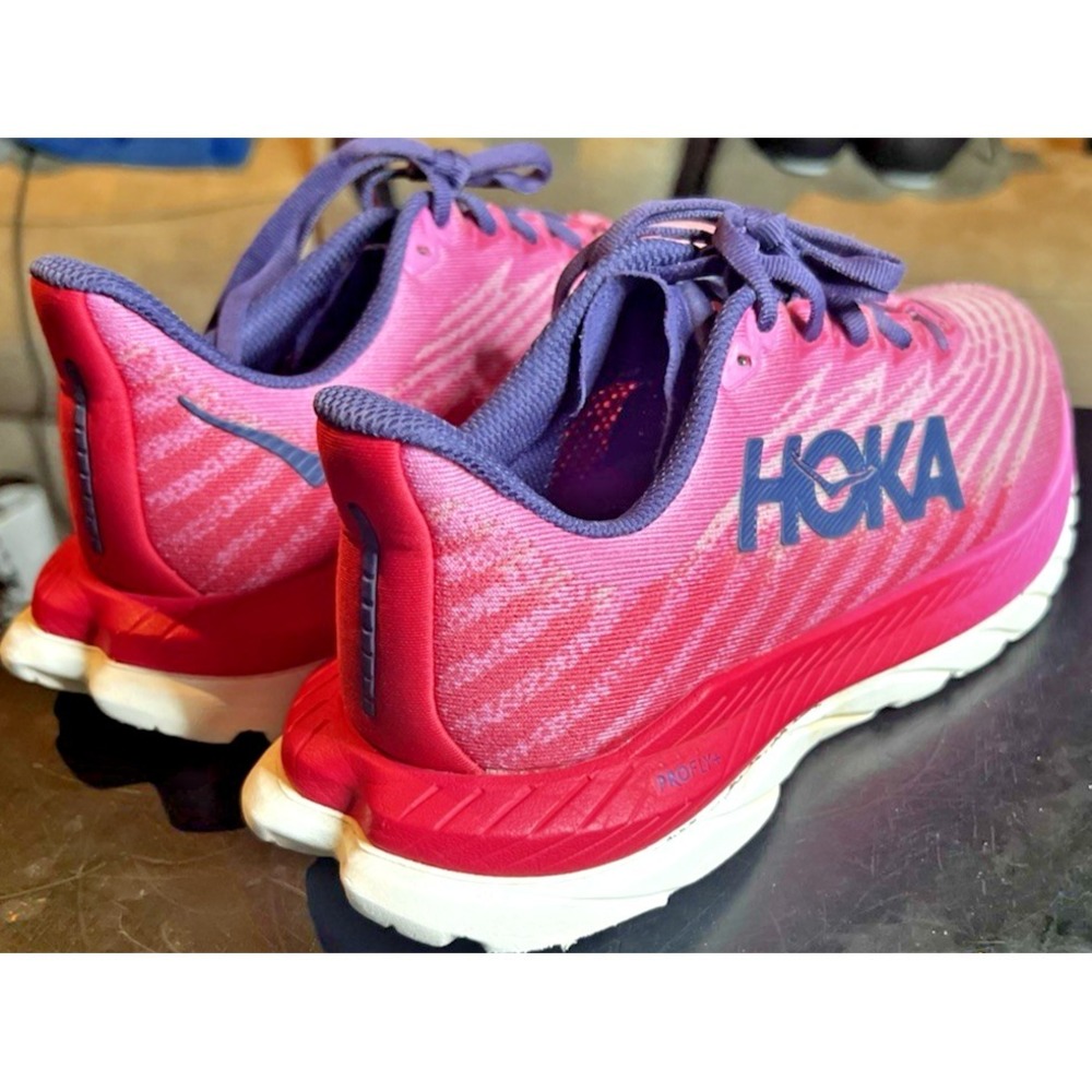 Hoka One One Mach 5 Women's Size 7.5B Running Shoes Strawberry/Raspberry Colors